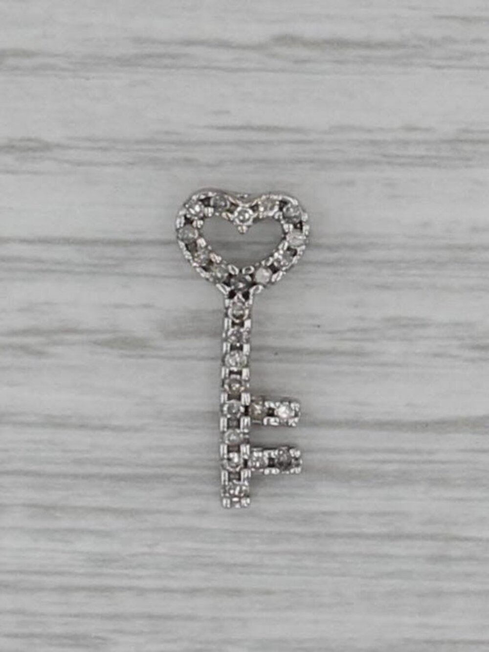 0.23ctw Diamond Skeleton Key Heart Pendant 10k White Gold Floating Drop